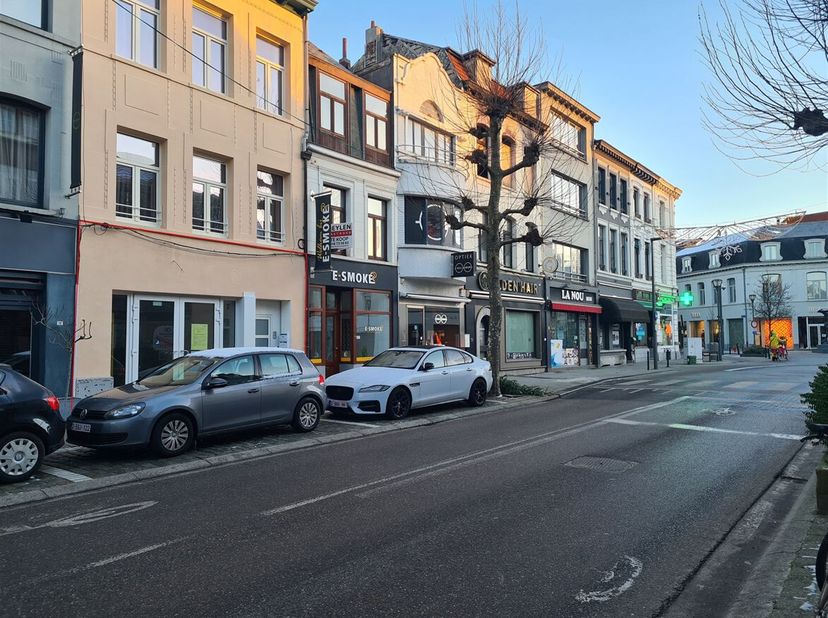 Handelsruimte met tal van mogelijkheden op toplocatie!&lt;br /&gt;
Ligging:&lt;br /&gt;
Het pand bevindt zich pal in het centrum van Turnhout vlakbij de winkelstr