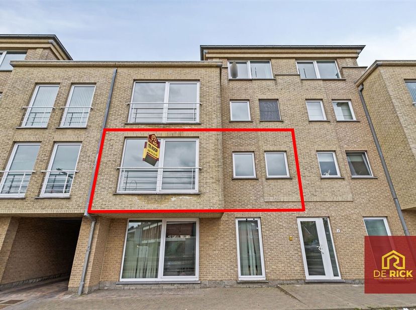 Bienvenue dans ce charmant appartement à Haaltert, un lieu de vie idéal pour ceux qui apprécient le confort et l&#039;aménagement pratique. Avec une surfac