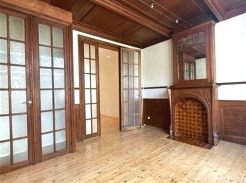 A proximité du parc du Cinquantenaire, du parc de la Woluwé, des transports en communs et de toutes autres commodités. Splendide APPARTEMENT NON MEUBL