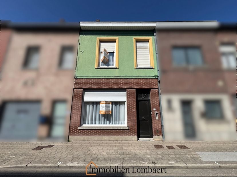 Deze woning ligt in het centrum van Izegem, zeer goed onderhouden, karakter volle woning met gezellige stadstuin. 3 slaapkamers.