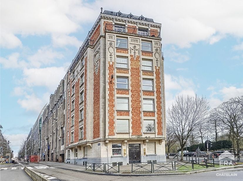 ERA Châtelain heeft het genoegen u deze mooie gedeelde kantoorruimte voor te stellen, ideaal gelegen in de buurt van de Europese instellingen en het J