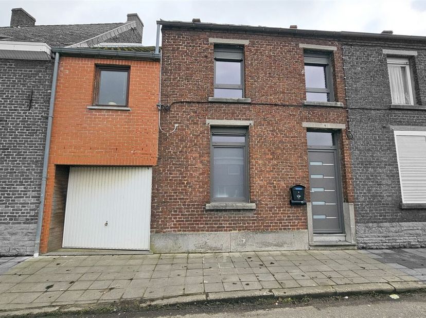SOUS OPTION - PLUS DE VISITE - Prix: Offre à partir de 135.000 euros, frais d&#039;agence non inclus et à charge de l&#039;acquéreur.&lt;br /&gt;
Maison avec garage e