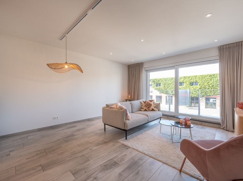 Res. Nivaria: Prachtig appartement gelegen vlakbij de jachthaven van Zeebrugge.&lt;br /&gt;
Dit moderne appartement bevindt zicht op de eerste verdieping va