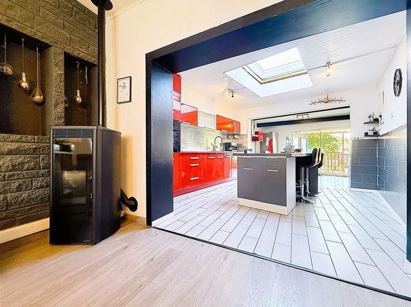 À vendre à Mouscron, Habitation rénovée située à l&#039;angle de la rue Henri Duchatel et de la rue du Labyrinthe.&lt;br /&gt;
Cette habitation vous séduira par