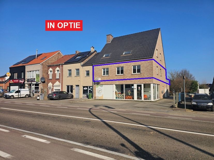 Dit verrassend ruim appartement is gelegen op de N-79, de verbindingsweg tussen Sint-Truiden en Borgloon, in het mooie Hoepertingen in de onmiddellijk