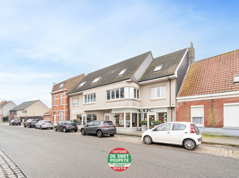 VRAAGPRIJS  Dit energiezuinig appartementsgebouw is 100% verhuurd met een zéér centrale locatie nabij scholen, winkels, openbaar vervoer, en het centr