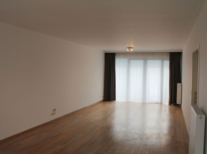 L’appartement situé au 6ème étage de l&#039;immeuble, construit en 2008, offre à ses résidents toutes les commodités de confort et d&#039;habitabilité. Il se co