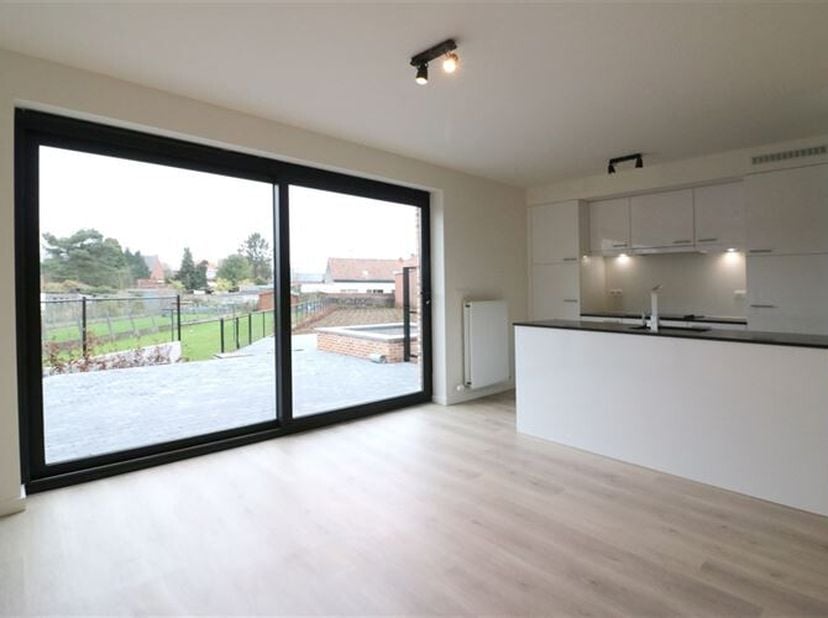 Gelijkvloers appartement in een recent gebouw in landelijke stijl op een rustige locatie langs de Vesten te Zichem. Gelegen op fietsafstand van het st