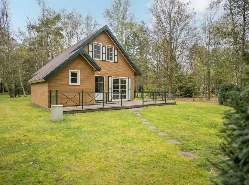 Vrijstaande vakantiewoning voor 10 personen in een vakantiepark te Houthalen met overdekt zwemparadijs, binnenspeeltuin en minigolfbaan.. De woning is