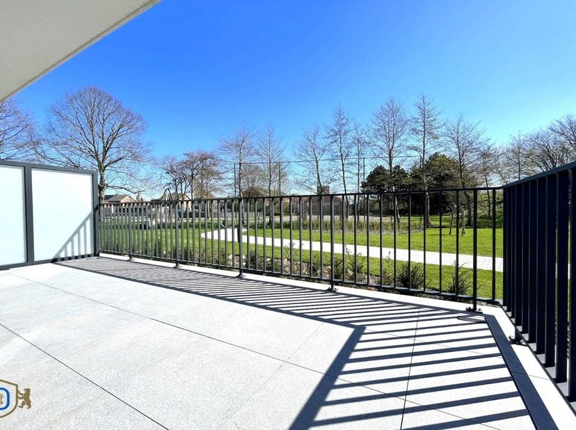 Zeer ruim nieuwbouw gelijkvloersappartement (102,8 m2) in Residentie Ijzerparel II, geflankeerd aan de Ijzer nabij Portus Dixmuda en beschikkend over