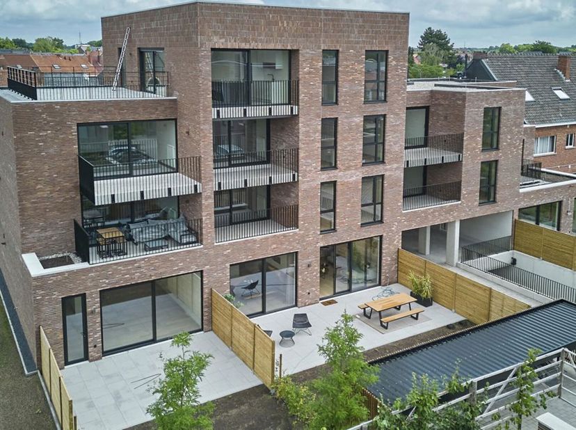Mooi afgewerkt instapklaar appartement in residentie Ohase. Centraal gelegen tussen Hasselt &amp; Genk, in een rustige omgeving en op wandel- en fietsafst