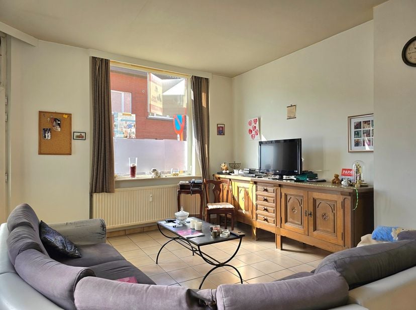 INVESTERINGSEIGENDOM TE KOOP OP SUPER-LOCATIE !&lt;br /&gt;
Ontdek deze interessante opbrengsteigendom bestaande uit 2 appartementen zijnde een gelijkvloers