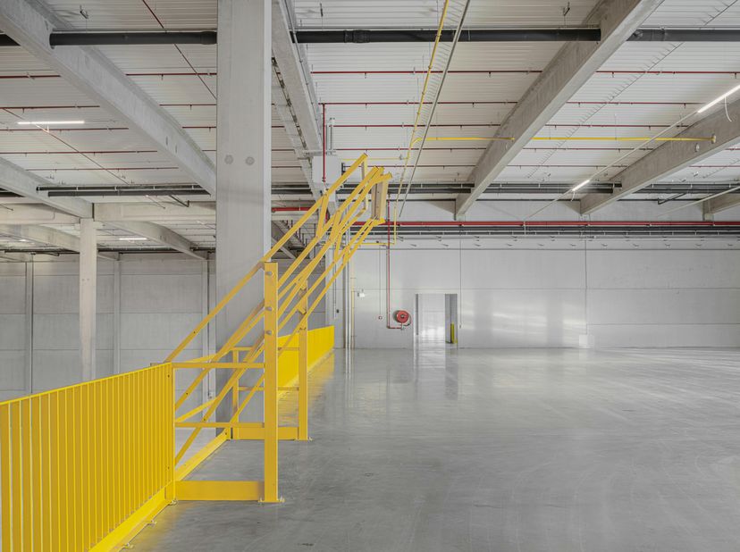Ce campus logistique est situé dans la zone portuaire de la mer du Nord: un emplacement exceptionnel sur la R4 avec des liaisons directes vers les aut