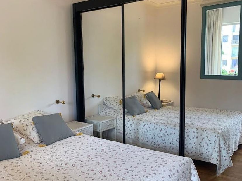 WOLUWE SAINT PIERRE, à proximité du rond point de Montgomery. Bel APPARTEMENT (1ch/1sdb) meublé de +/- 65 m² avec terrasse. Il se compose d&#039;un agréabl