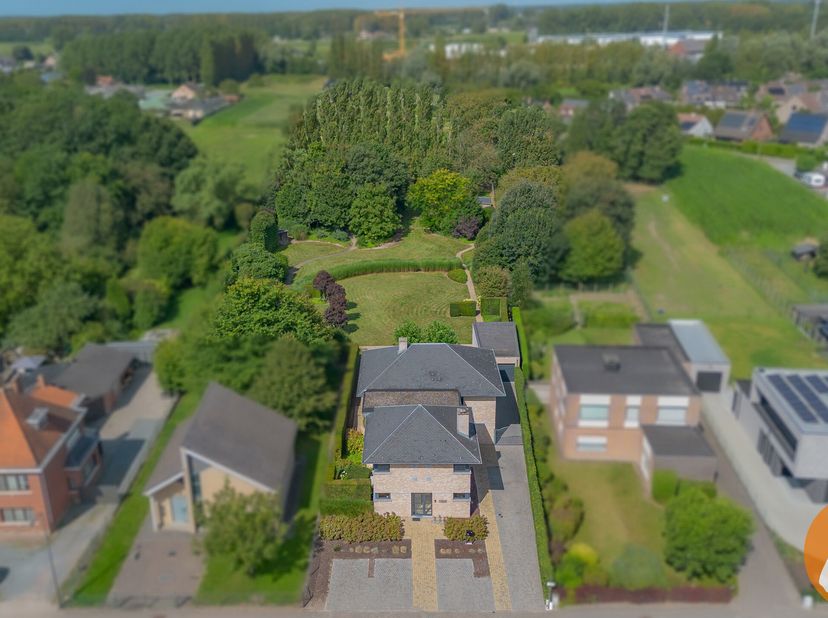 GIJZEGEM  Ruime woning met talloze mogelijkheden&lt;br /&gt;
In Gijzegem vinden we deze verrassend ruime woning terug. Met een bewoonbare oppervlakte van ma
