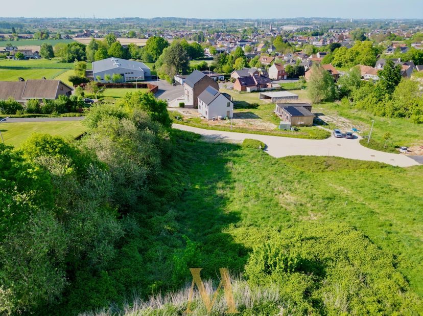 Prachtige bouwgrond van 1559 m2 voor open bebouwing. Vlakbij het kluisbos, gelegen in een rustige, doodlopende straat. Geen bouwverplichting! Meer inf
