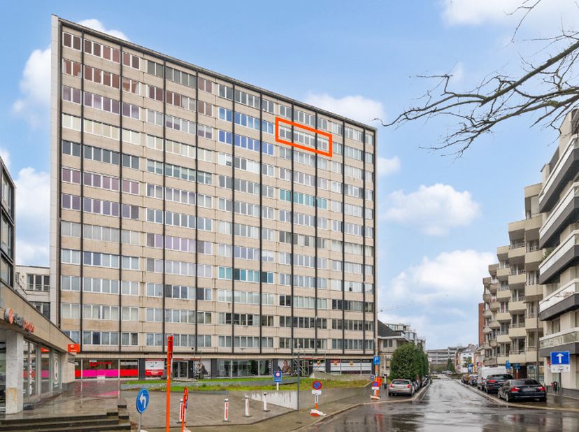 Esplanadeplein, ruim 2 slpk-appartement op 11de V (107m²) met panoramisch uitzicht over de stad Aalst. Ruime living (parket),&lt;br /&gt;
nieuwe open en vol