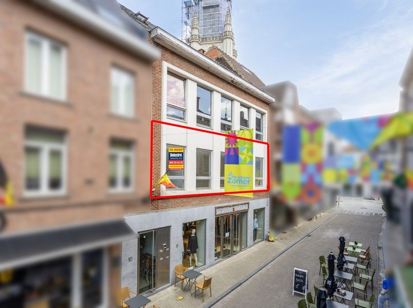 Op zoek naar een solide basis voor uw investeringsportefeuille? &lt;br /&gt;
Dit erg ruim app. is gelegen in het winkelcentrum van Halle. &lt;br /&gt;
Het biedt e