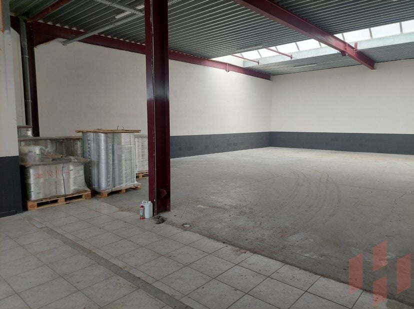 - Nieuw  sinds augustus 2023&lt;br /&gt;
- Nieuwe opslagruimte van 246m² te huur&lt;br /&gt;
- Variërend van 96m² tot 456m²&lt;br /&gt;
- Eenheden te combineren voor ex