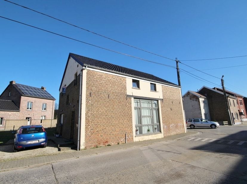 Deze gezellige halfopen bebouwing vinden we terug in het landelijke Gingelom. &lt;br /&gt;
De woning werd volledig gerenoveerd in 2010 en omvat een inkomhal