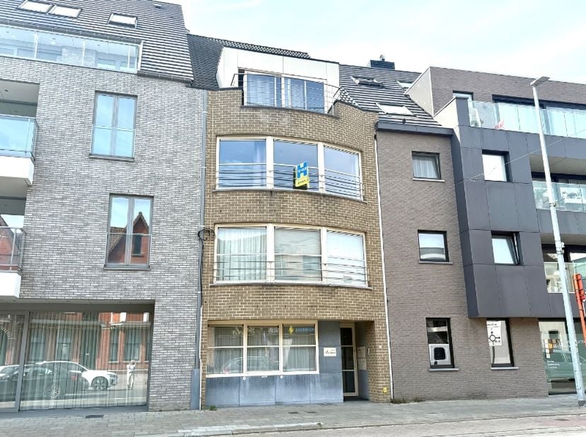 Appartement gelegen op zeer goede locatie!&lt;br /&gt;
&lt;br /&gt;
Vlotte verbinding Gent-Kortrijk, winkels en shoppingcentra op wandelafstand en met de Brielmee