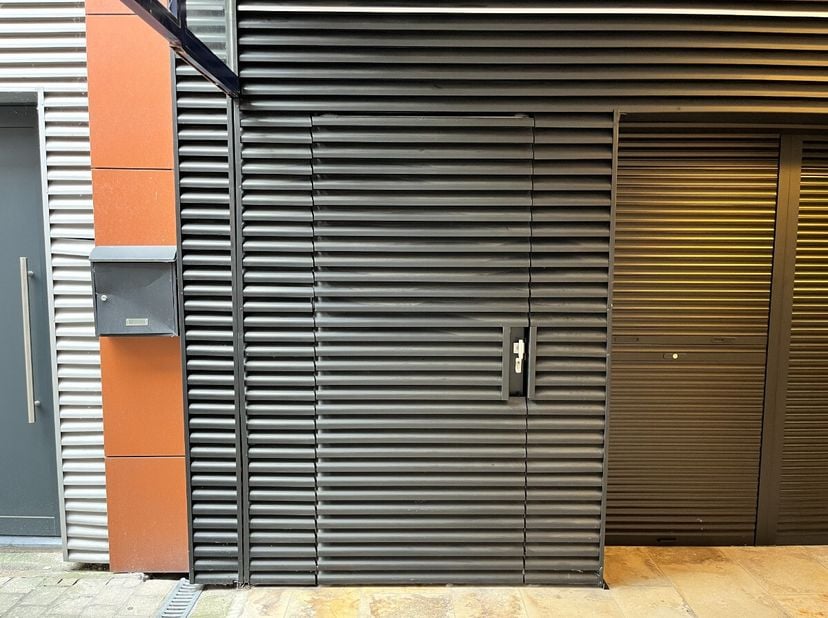 Ondergrondse berging naast Shopping 2 in centrum Genk. Deze bergings hebben de volgende oppervlakte: Berging 1: 2m50 x 2m35Berging 2: 2m55 x 2m25 Onmi