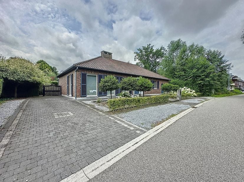 Maison à louer
                    à 2400 Mol