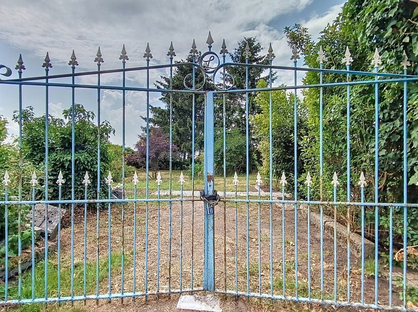Pour infos et visites : CINTHIA 0471/28.75.92 - Dans le charmant village de Genappe à quelques kilomètres du centre, cette maison 4 façades de caractè