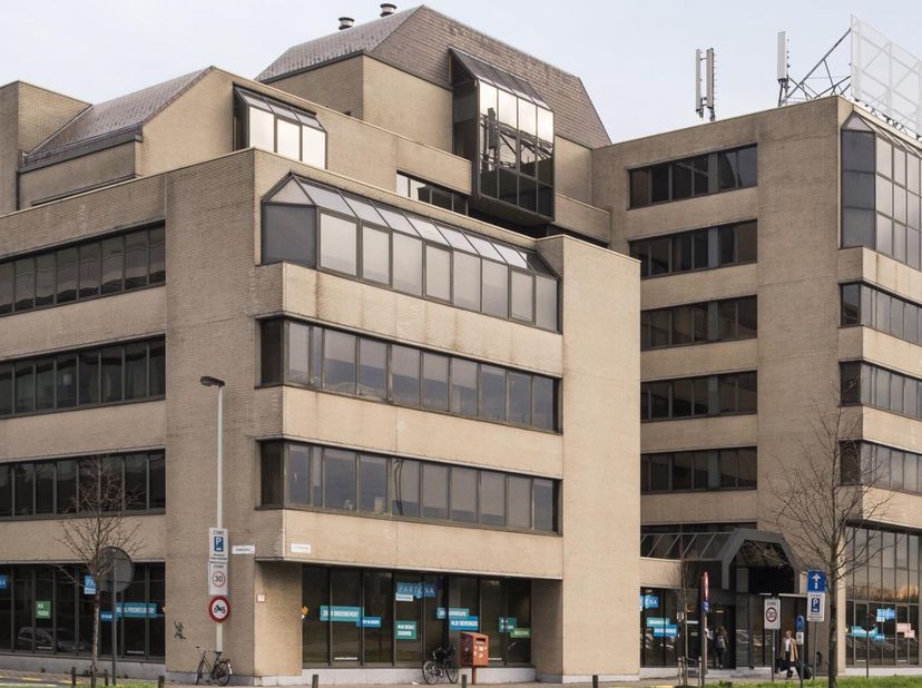 Kantoorruimte aan de Uitbreidingstraat 180  Berchem&lt;br /&gt;
Op zoek naar een moderne en strategisch gelegen kantoorruimte in Berchem? Op de eerste en tw