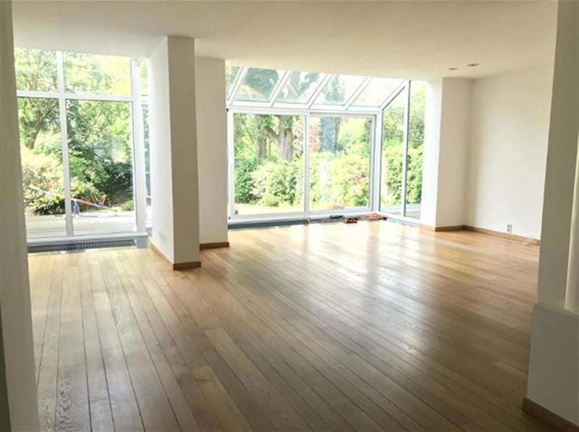 Uccle : Quartier Coghen à proximité du parvis Saint-Pierre, des commerces, transports et écoles, superbe Appartement Duplex de +/-240m² luxueusement r