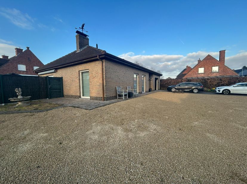 Maison très bien entretenue de 2 chambres à coucher avec garage à vendreagencement :entrée, wc séparé, séjour avec cassette gaz, cuisine, salle de bai