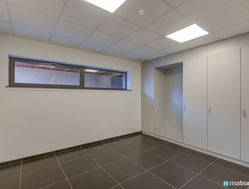                                         Commercieel Gebouw te huur in Hoeselt, € 300
