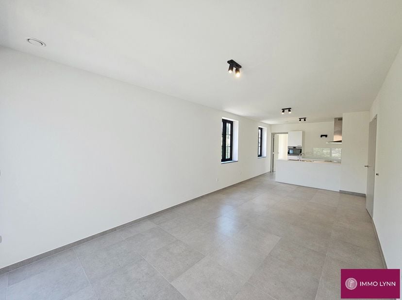 Nieuwbouwproject in centrum Kampenhout  appartement met 1 slaapkamer en zonnepanelen.&lt;br /&gt;
Indeling: inkomhal, woonkamer met open uitgeruste keuken,