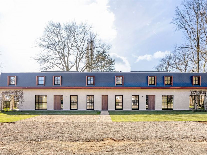 Bienvenue à Deer Avenue dans le quartier idyllique de Bolderberg, où le luxe, l&#039;espace et la durabilité se conjuguent parfaitement.&lt;br /&gt;
Cette maison