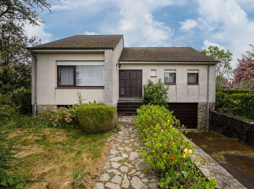 W Immobilière vous propose à Wolkrange (Messancy) une charmante maison 4 façades sur un beau terrain de plus de 9 ares. Ce bien  se compose comme suit