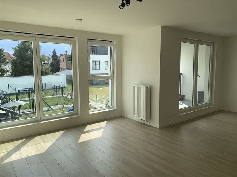 Quartier Bockstael, proche de toutes facilités, parc, transports, écoles et commerces, Bel appartement NON MEUBLE, de ±130m² avec une terrasse, situé