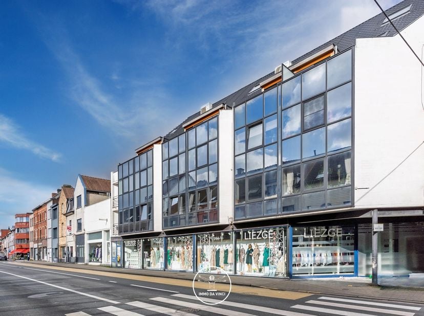 Ligging&lt;br /&gt;
Centraal gelegen duplex op toplocatie in Gent: op slechts 5 minuten fietsen van het stadscentrum en met een vlotte aansluiting op de rin