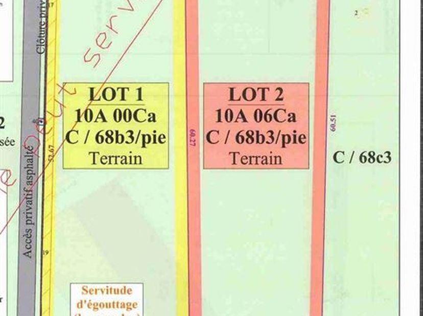 Terrain de 10 ares 06 centiares proposant 15,73 mètres de façade sur 60 mètres de profondeur.&lt;br /&gt;
Faisabilité d&#039;une habitation unifamiliale. &lt;br /&gt;