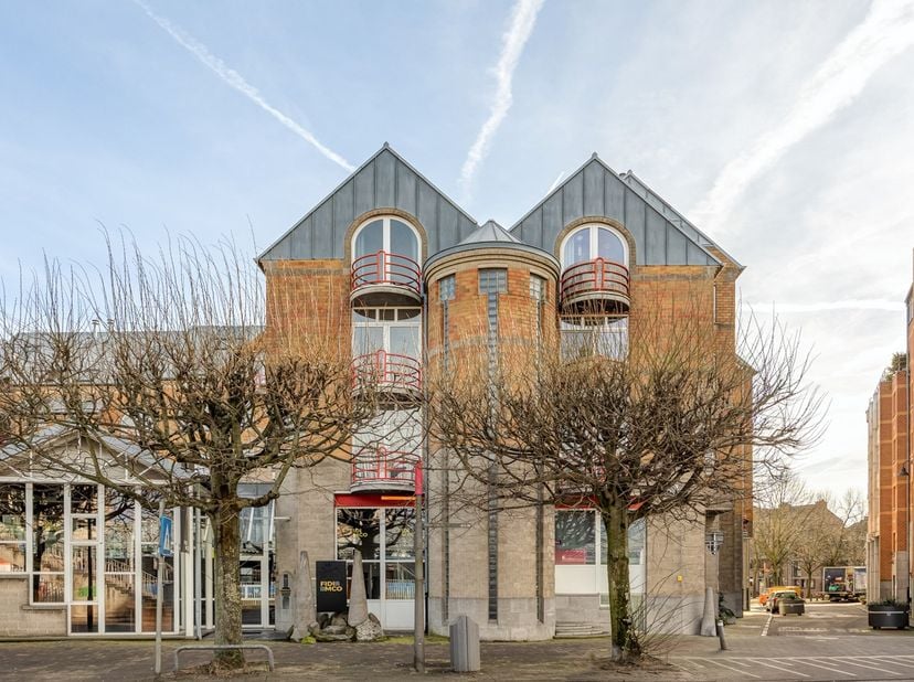 Gelijkvloers duplexappartement aan de Scheldekaaien op wandelafstand van het oude stadscentrum en &#039;t Eilandje. &lt;br /&gt;
&lt;br /&gt;
Indeling van het appartem
