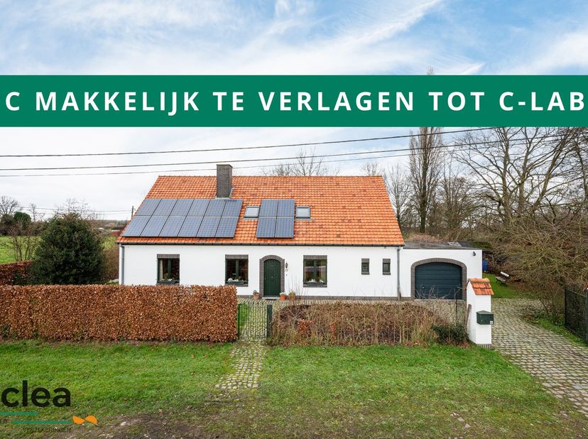 Bent u op zoek naar een oase van rust in een landelijke omgeving? Ontdek dit karaktervolle landhuis in Oosteeklo: gebouwd in 1987 en gelegen op een ro