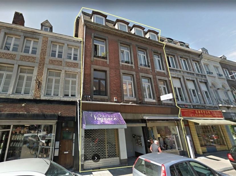 ENSEMBLE IMMOBILIER (superficies: au sol 337m² - totale bâtie 727m²) avec CU2 octroyé comprenant 2 REZ COMMERCIAUX (264 M²) + 1 BATIMENT de 11 APPARTE