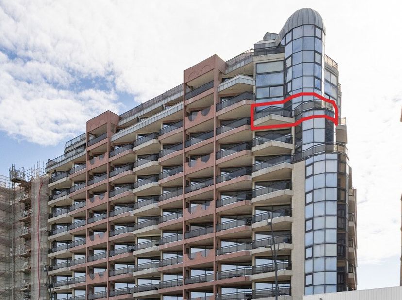 Blankenberge: Uniek hoekappartement met 2 slaapkamers, grote terrassen en zeezicht! Op de 8e verdieping van de unieke residentie &quot;Bristol Palace&quot; vind