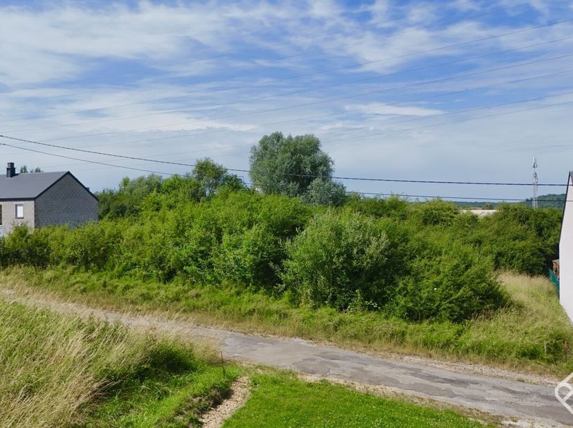 Julietimmo vous présente ce magnifique terrain situé à Ruette, commune de Virton. Dans un cadre verdoyant, ce terrain est viabilisé est prêt à accueil