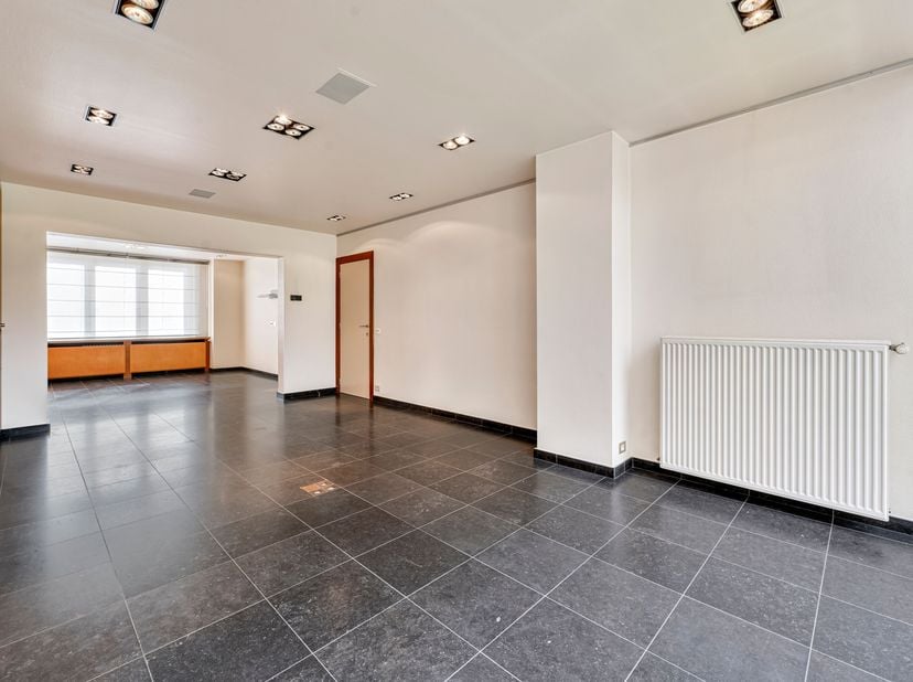 Bien professionnel à louer
                    à 8500 Kortrijk