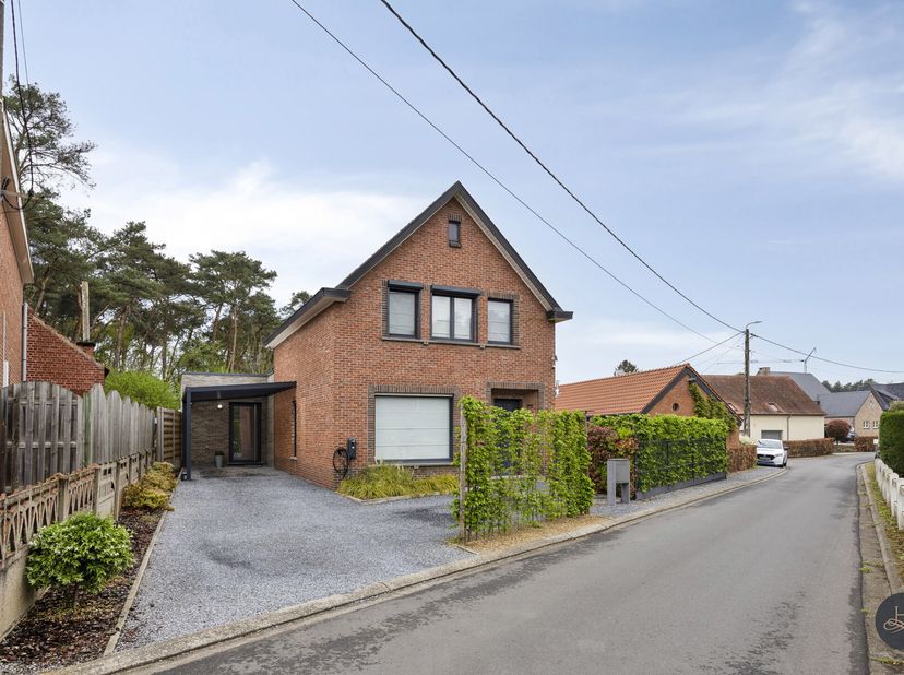 Meer info via michael@homixx.be of 016 199 344&lt;br /&gt;
Deze stijlvolle woning werd tot in de puntjes gerenoveerd met kwaliteitsvolle materialen en biedt