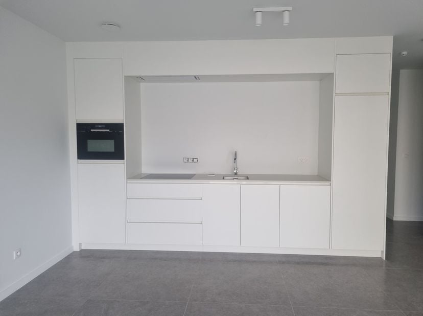 Nieuwbouwappartement op de tweede verdieping in gebouw met 5 appartementen.&lt;br /&gt;
&lt;br /&gt;
Ledeberg, deelgemeente van Gent, hoewel slechts enkele kilome