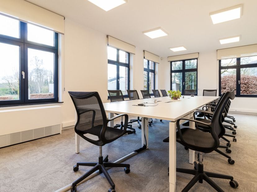 Unique au Zoning Nord !! OFFRE ALL-IN pour un espace très qualitatif et une durée de bail flexible | 125 m² de bureaux meublés, clé sur porte, au sein