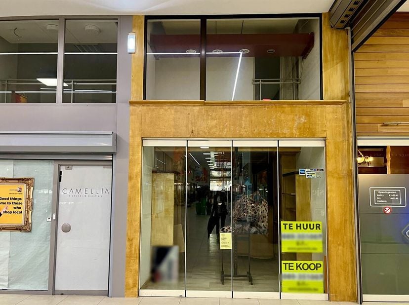 Commercieel handelspand gelegen in Shopping 3 aan het Stadsplein in het centrum van Genk.&lt;br /&gt;
Oppervlakte gelijkvloers: ca. 31,50 m²&lt;br /&gt;
Oppervlak