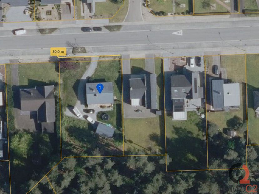 Voor meer info, 360° en foto&#039;s, surf naar www.immo-c2.be&lt;br /&gt;
Nabij het centrum gelegen laagbouwwoning (OB) op een mooi perceel van 13A en 55CA.&lt;br /