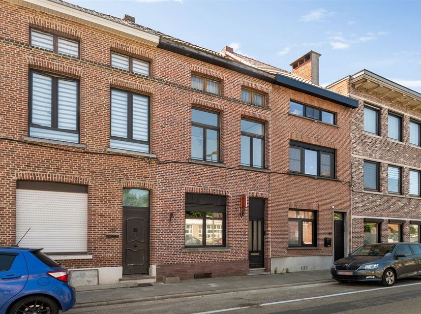 Gezellige eengezinswoning met tuin en garage&lt;br /&gt;
Kerkhoflei 12 in Mechelen is gunstig gelegen in een rustige woonwijk. De locatie biedt vlotte verbi